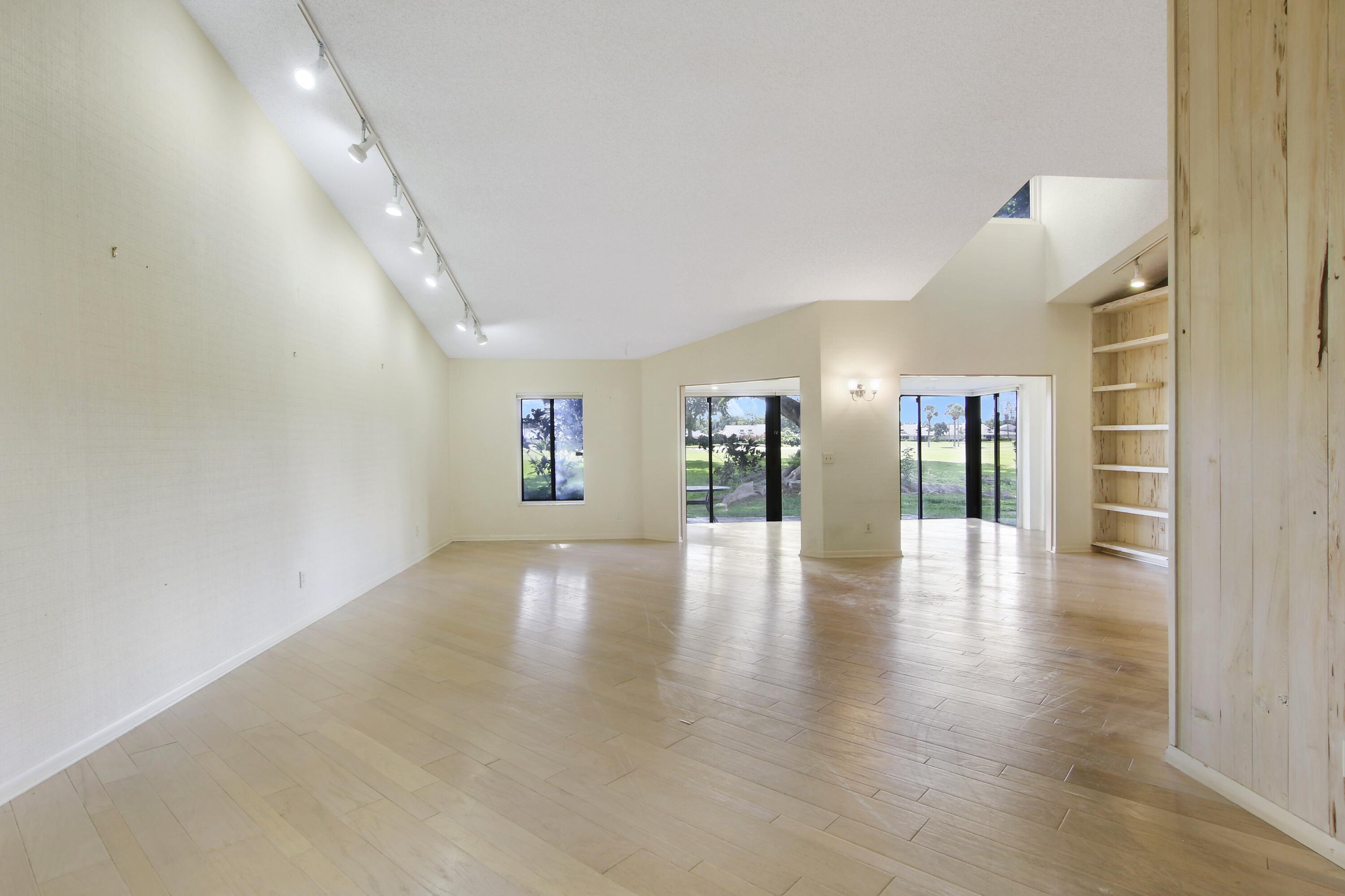 6716 Versailles Court