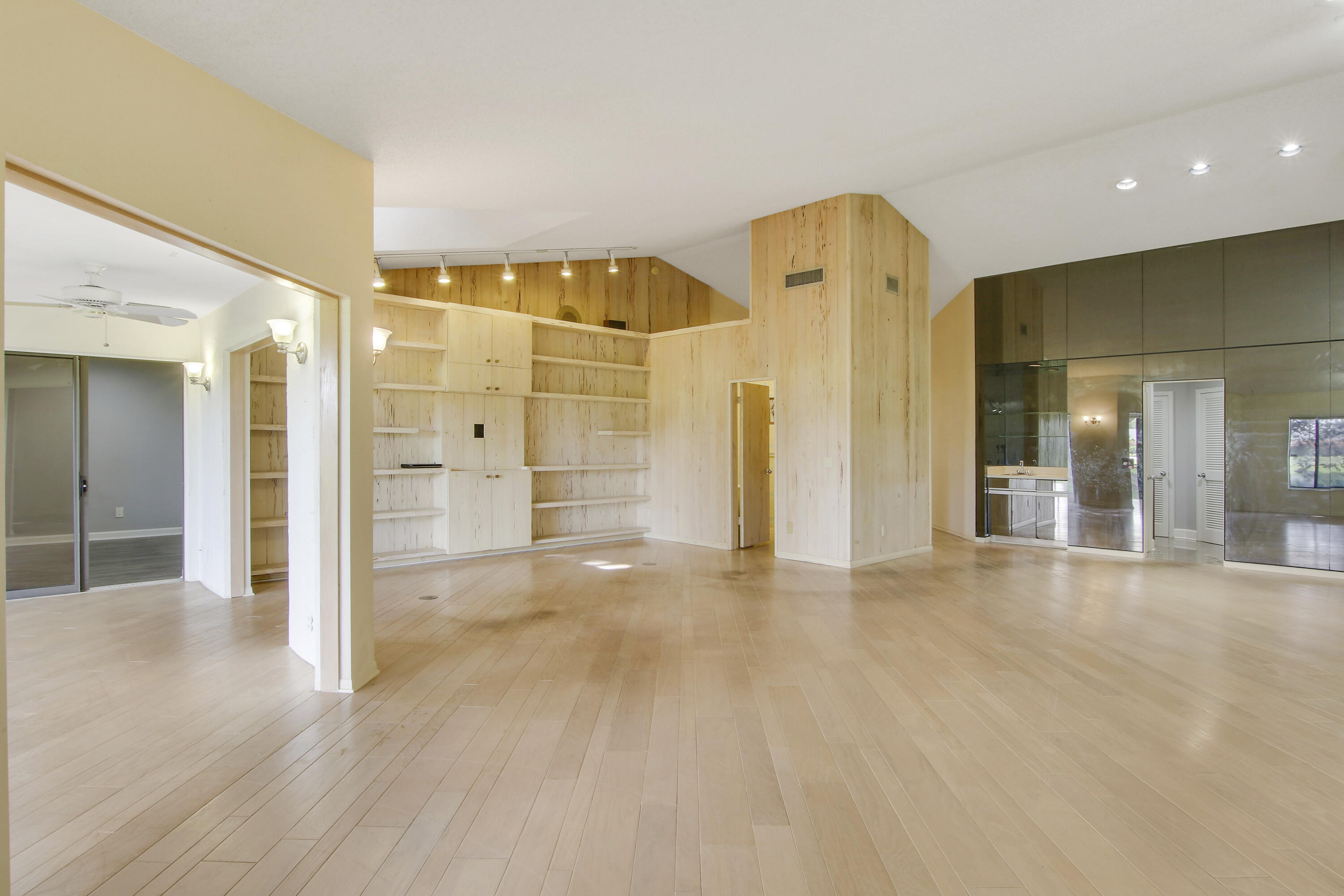 6716 Versailles Court