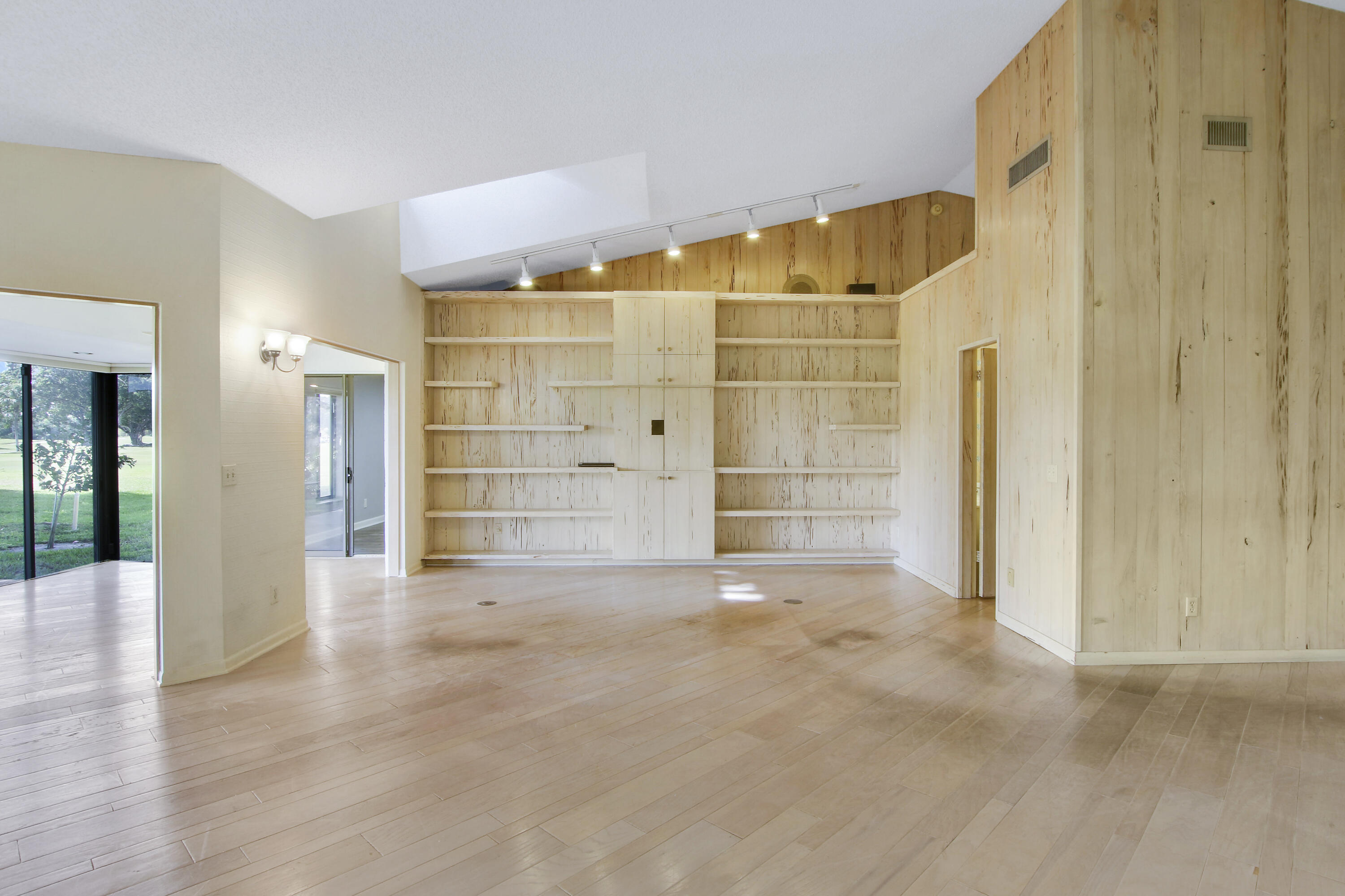 6716 Versailles Court