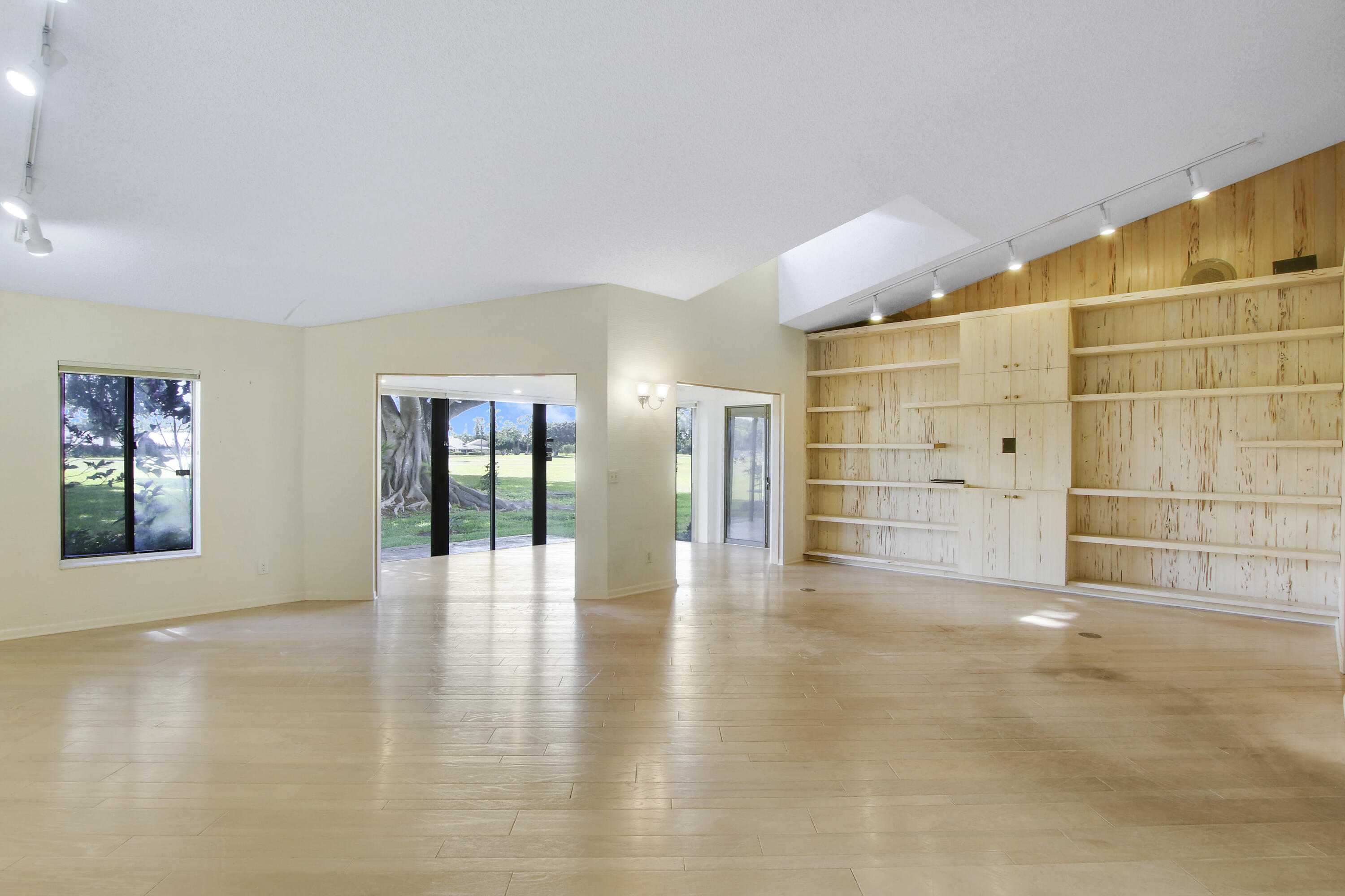 6716 Versailles Court