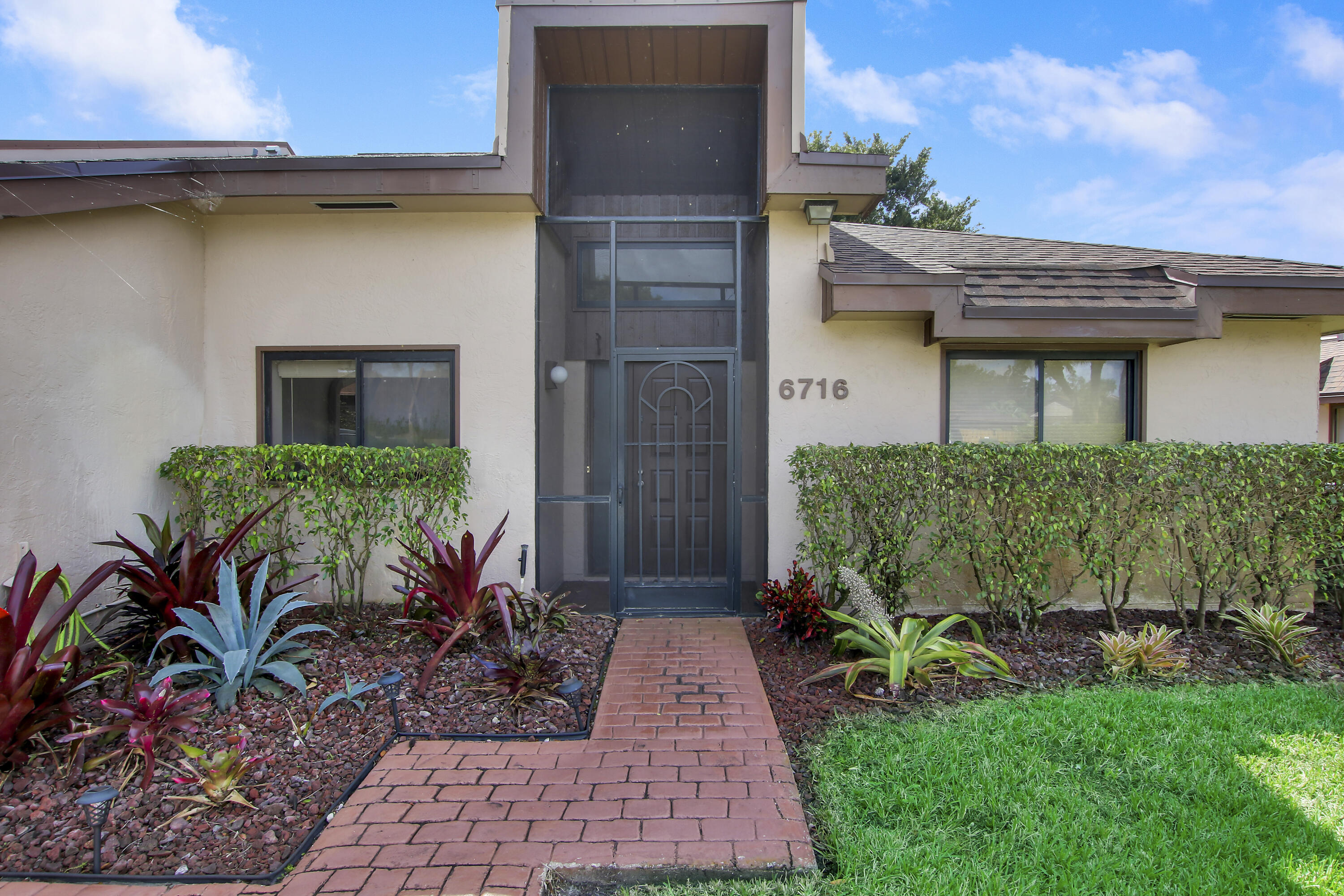 6716 Versailles Court