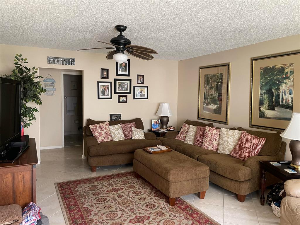 5143 Mirror Lakes Boulevard