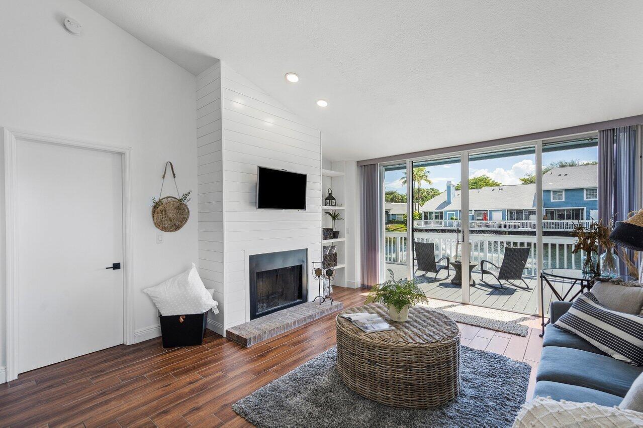 1514 Ocean Dunes Circle