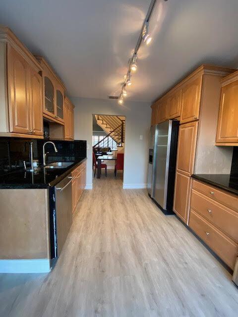 1194 Hillsboro Mile Unit: 31