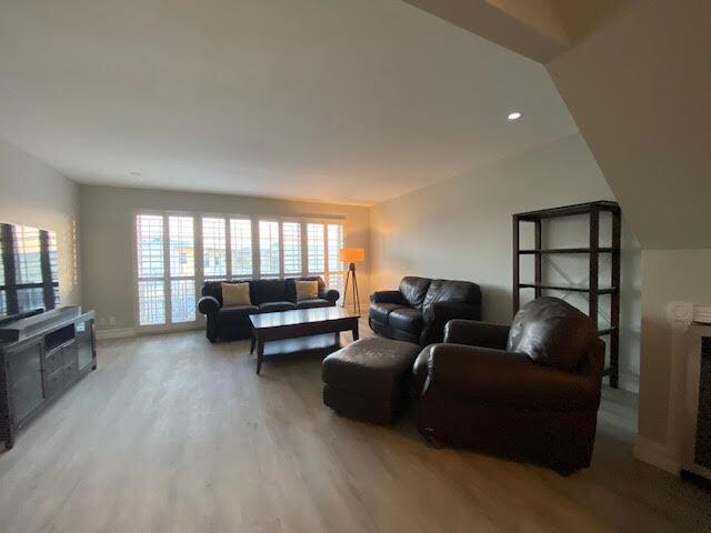 1194 Hillsboro Mile Unit: 31