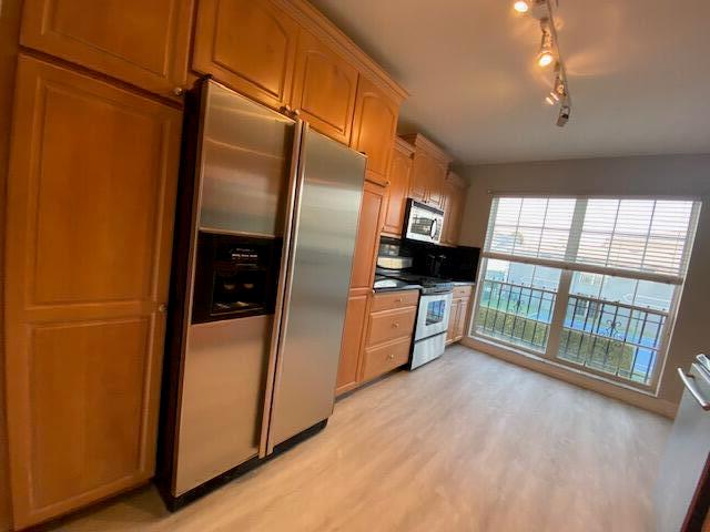 1194 Hillsboro Mile Unit: 31