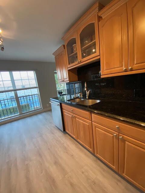 1194 Hillsboro Mile Unit: 31