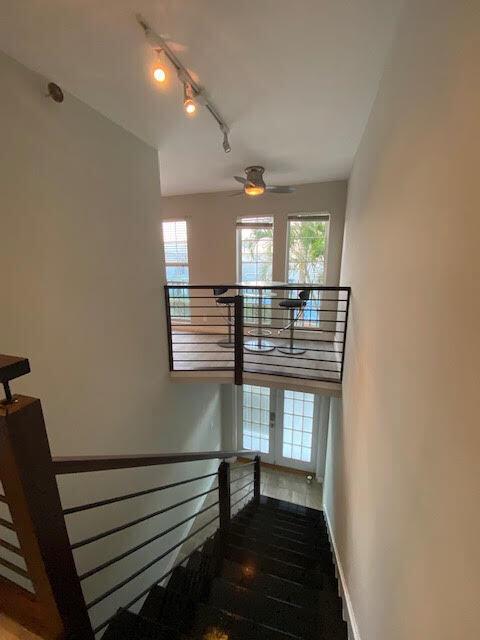 1194 Hillsboro Mile Unit: 31