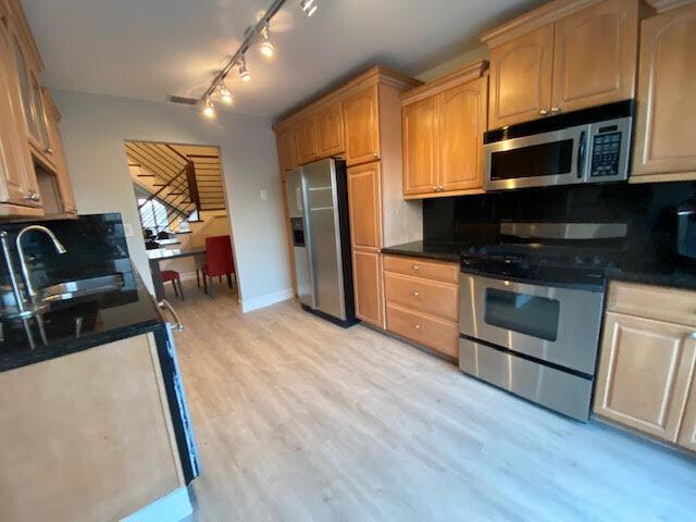 1194 Hillsboro Mile Unit: 31