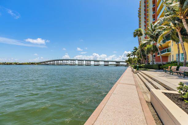 2650 Lake Shore Drive Unit: 702
