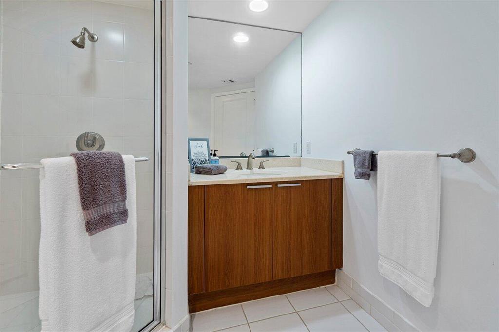 2650 Lake Shore Drive Unit: 702