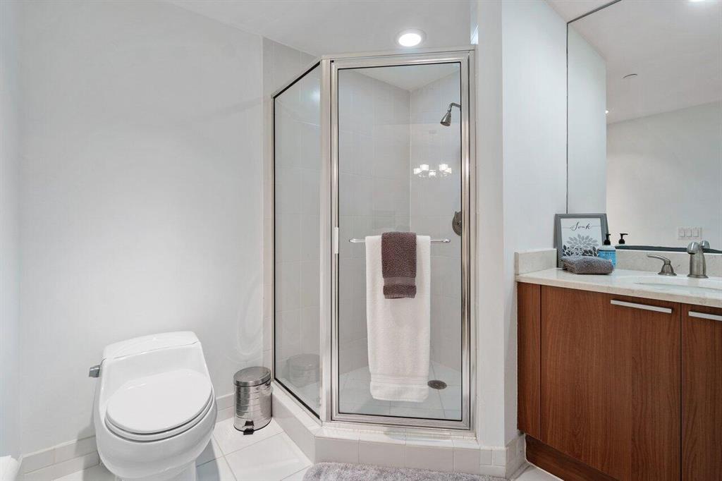 2650 Lake Shore Drive Unit: 702