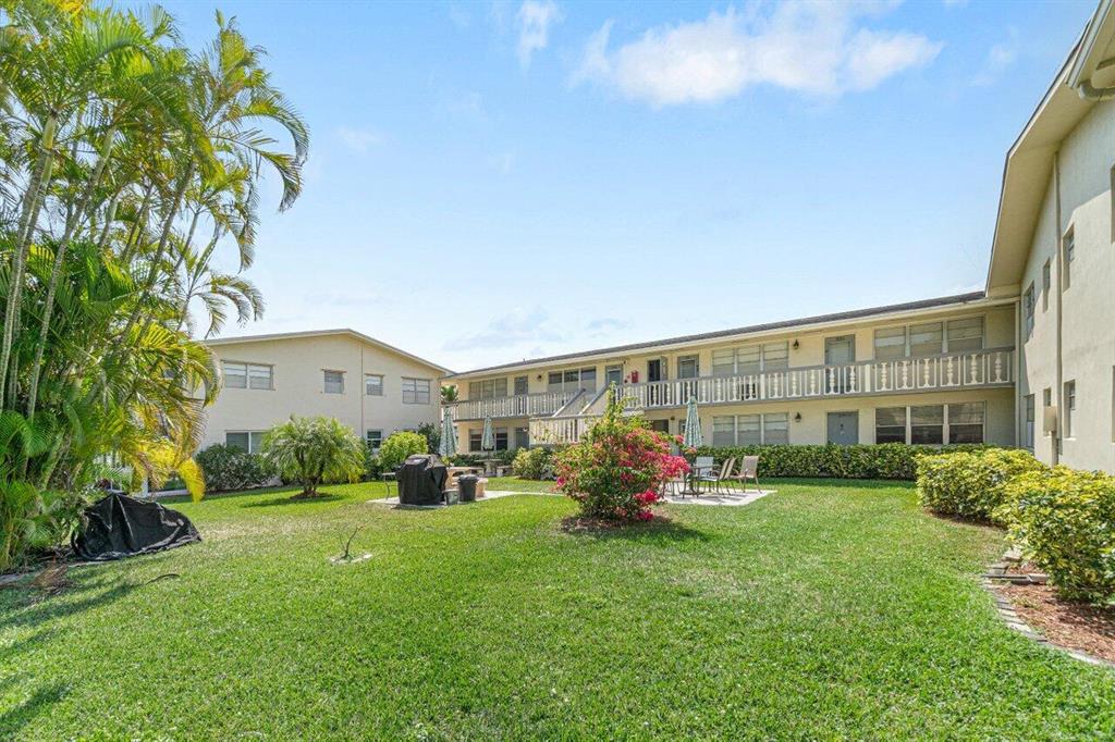 327 Markham O Unit: 327