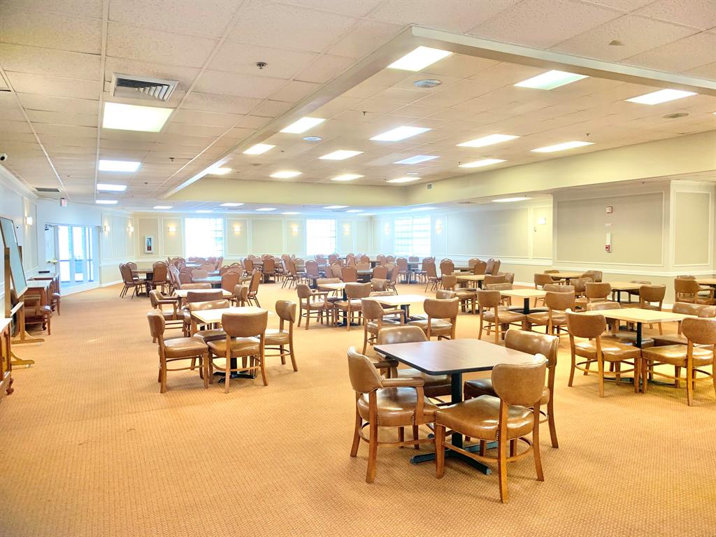 327 Markham O Unit: 327