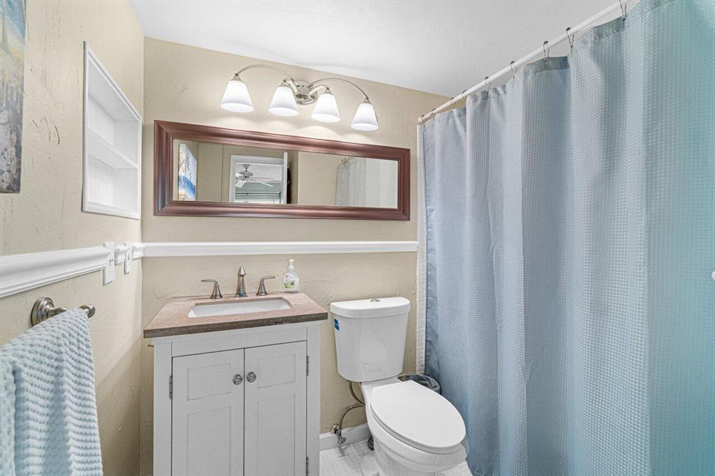 327 Markham O Unit: 327