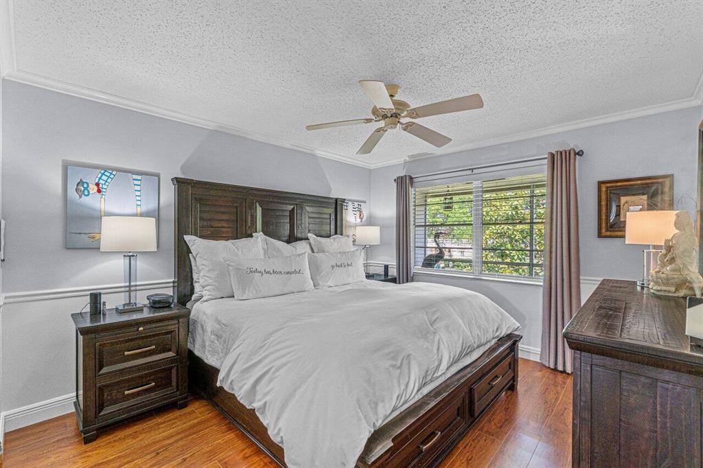 327 Markham O Unit: 327