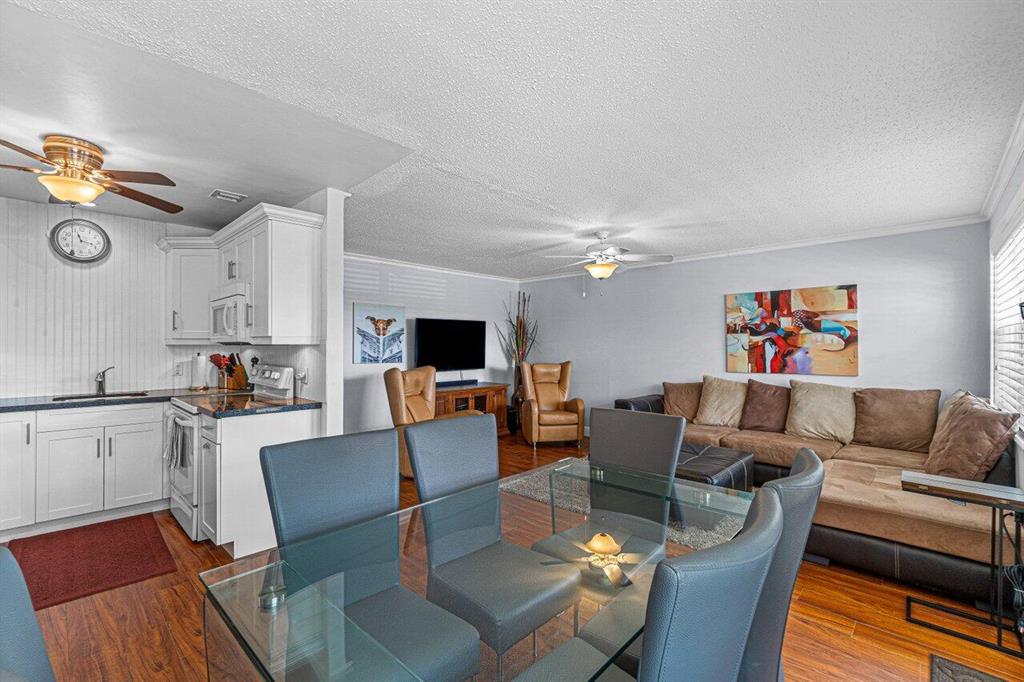 327 Markham O Unit: 327