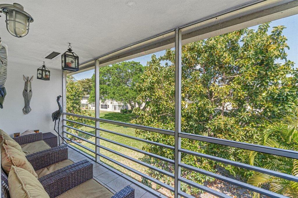 327 Markham O Unit: 327