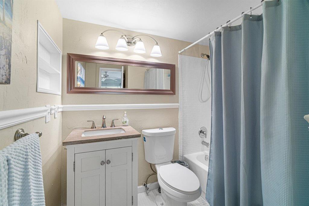 327 Markham O Unit: 327