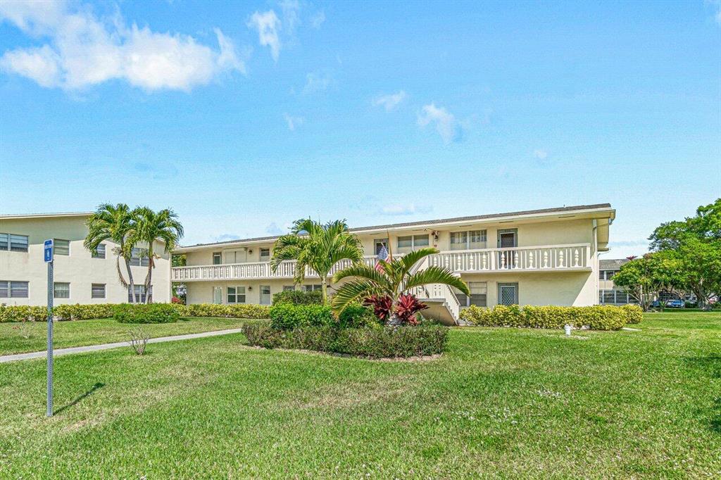 327 Markham O Unit: 327