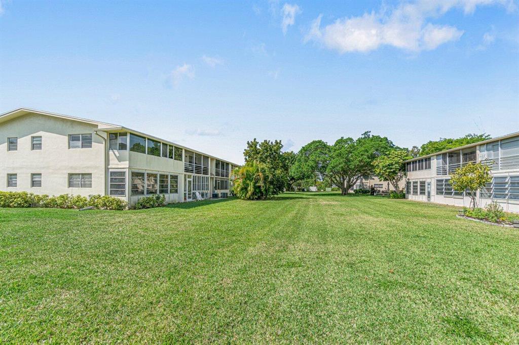327 Markham O Unit: 327