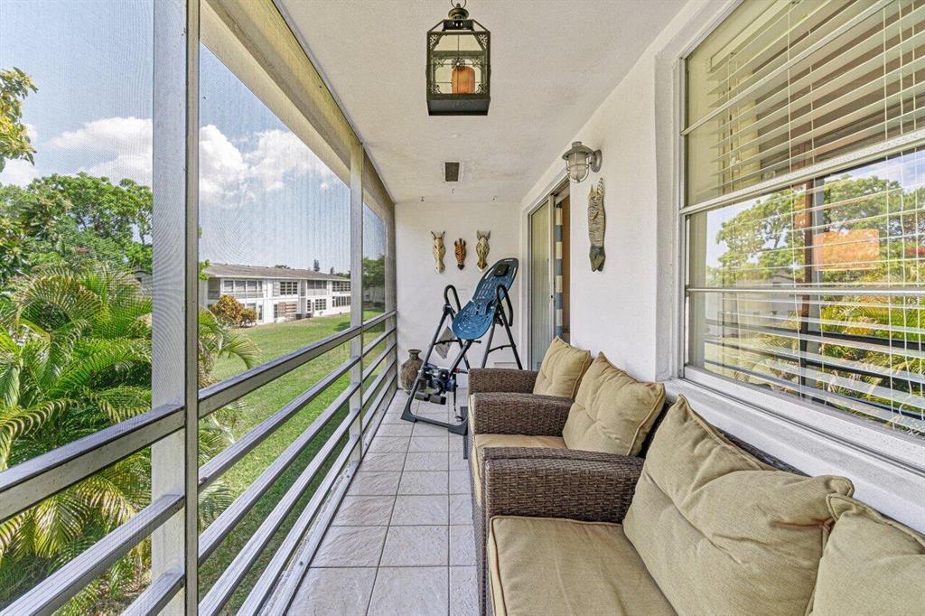 327 Markham O Unit: 327