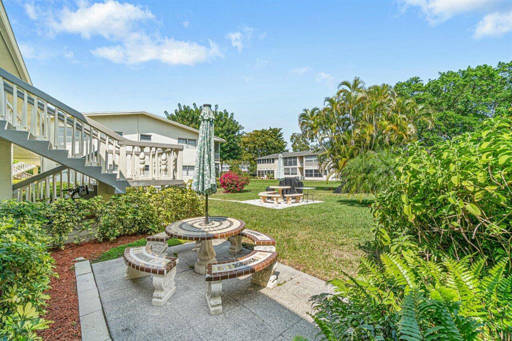 327 Markham O Unit: 327