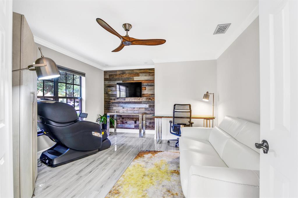 4725 Sherwood Forest Drive