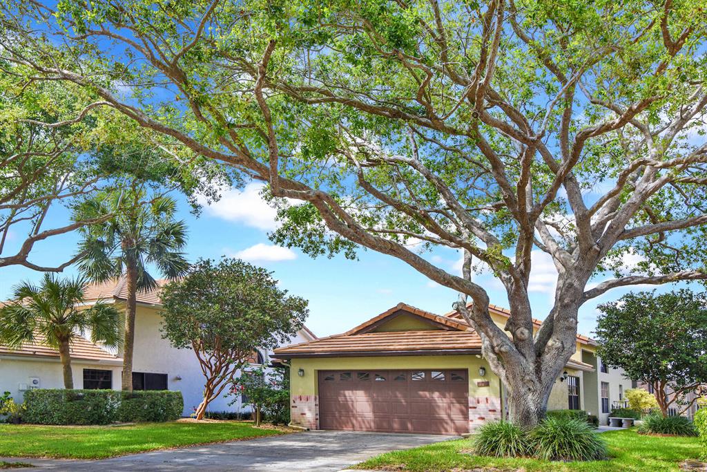 4725 Sherwood Forest Drive
