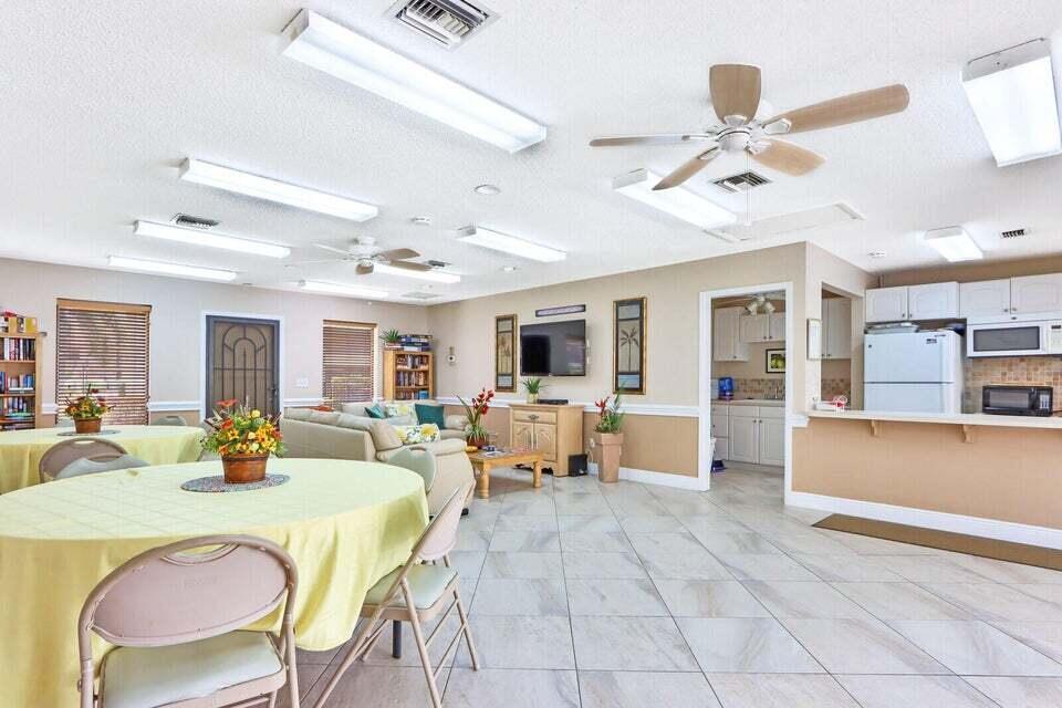 1101 Pinecrest Circle Unit: E