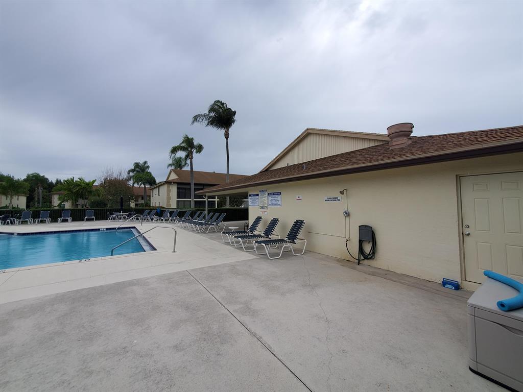 1101 Pinecrest Circle Unit: E