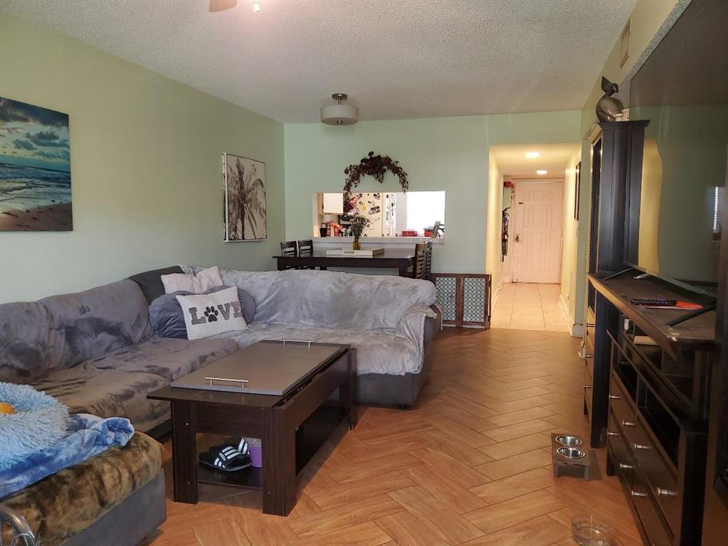 1101 Pinecrest Circle Unit: E
