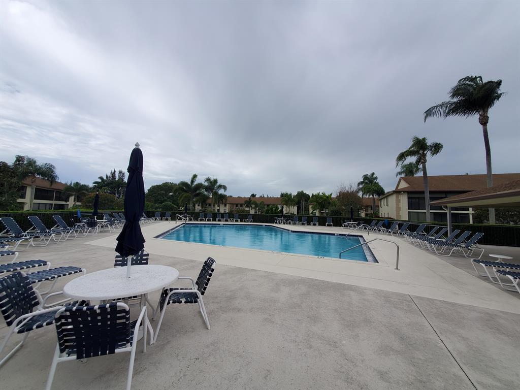 1101 Pinecrest Circle Unit: E