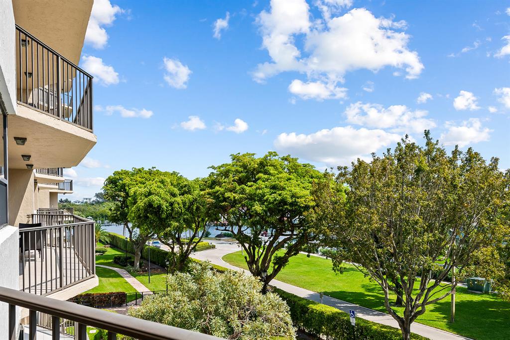 859 Jeffery Street Unit: 4050