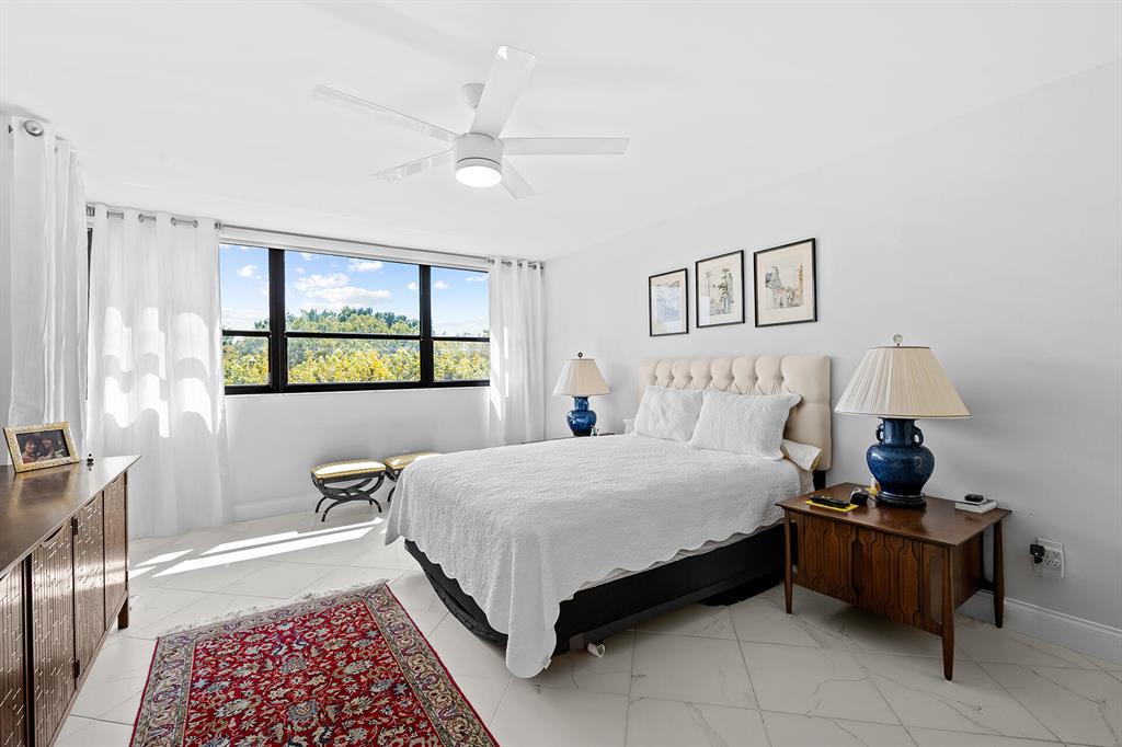 859 Jeffery Street Unit: 4050