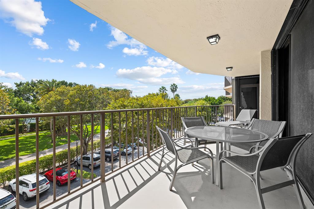 859 Jeffery Street Unit: 4050