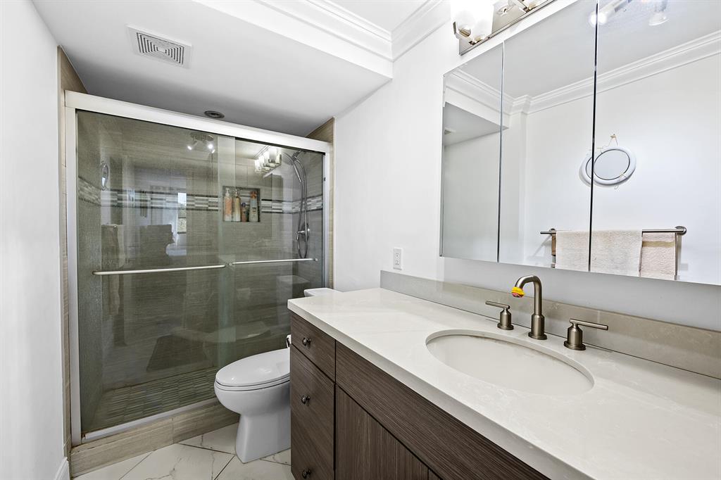 859 Jeffery Street Unit: 4050