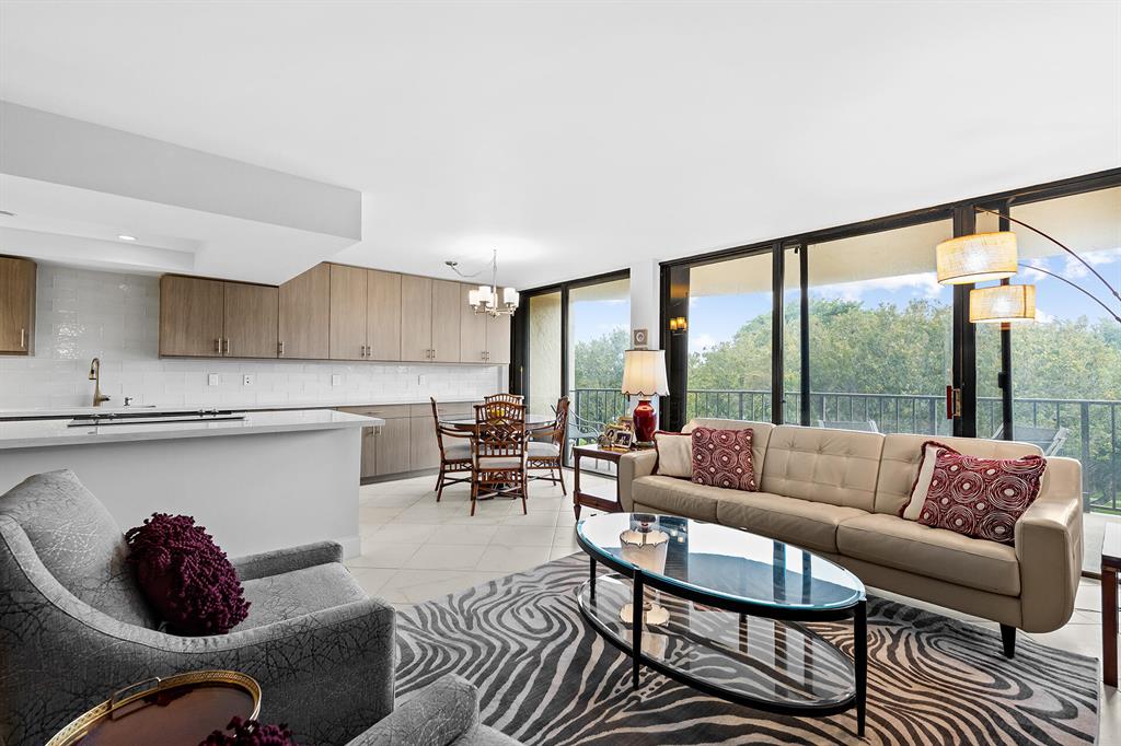 859 Jeffery Street Unit: 4050