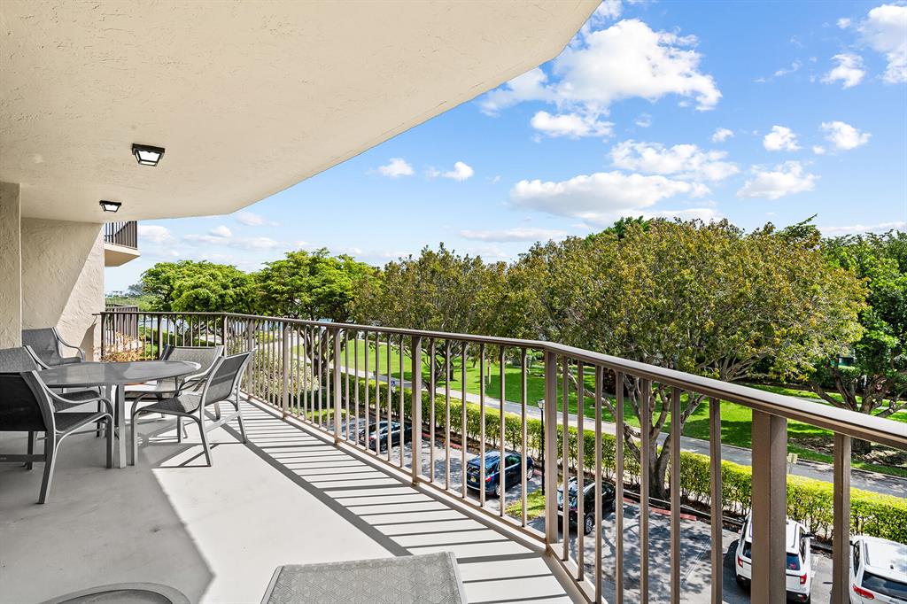 859 Jeffery Street Unit: 4050