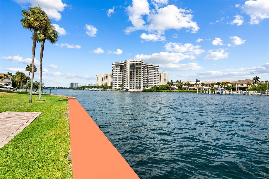 859 Jeffery Street Unit: 4050