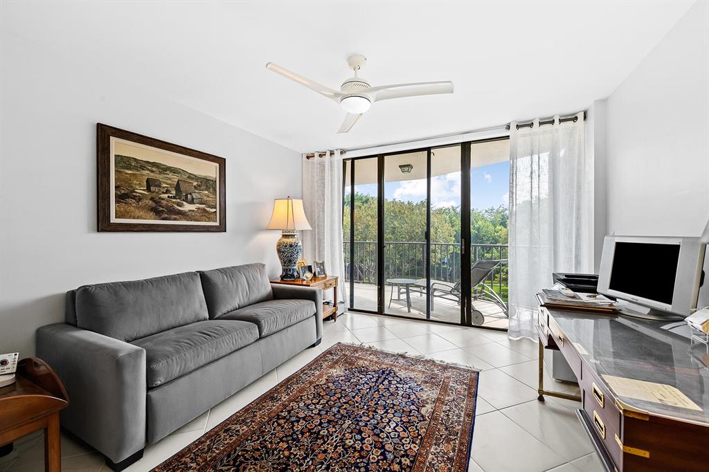 859 Jeffery Street Unit: 4050