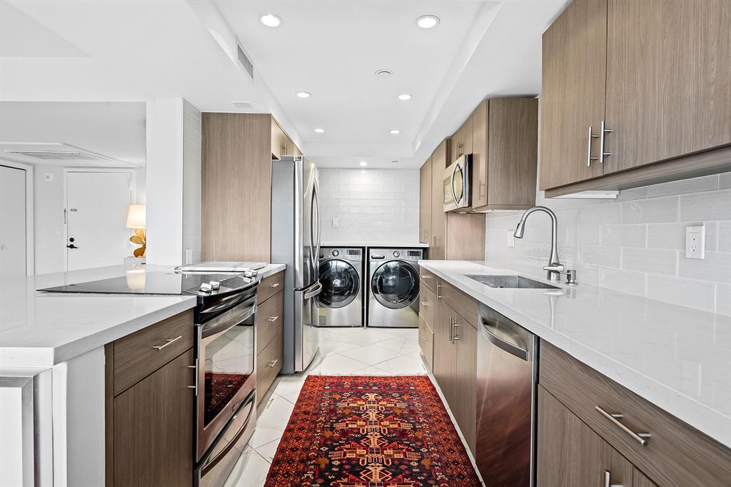 859 Jeffery Street Unit: 4050