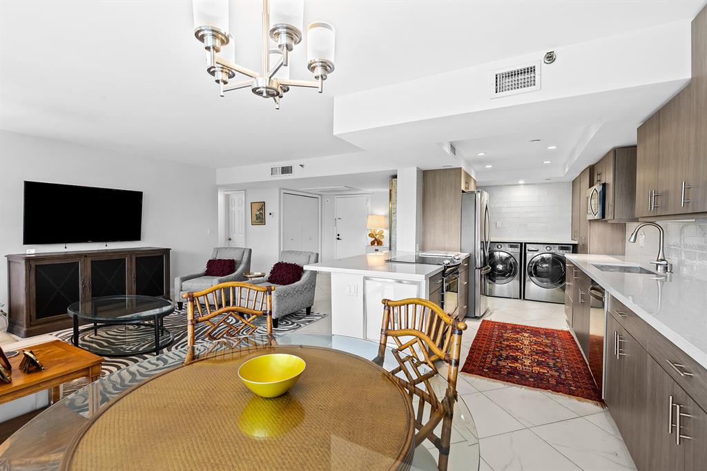 859 Jeffery Street Unit: 4050