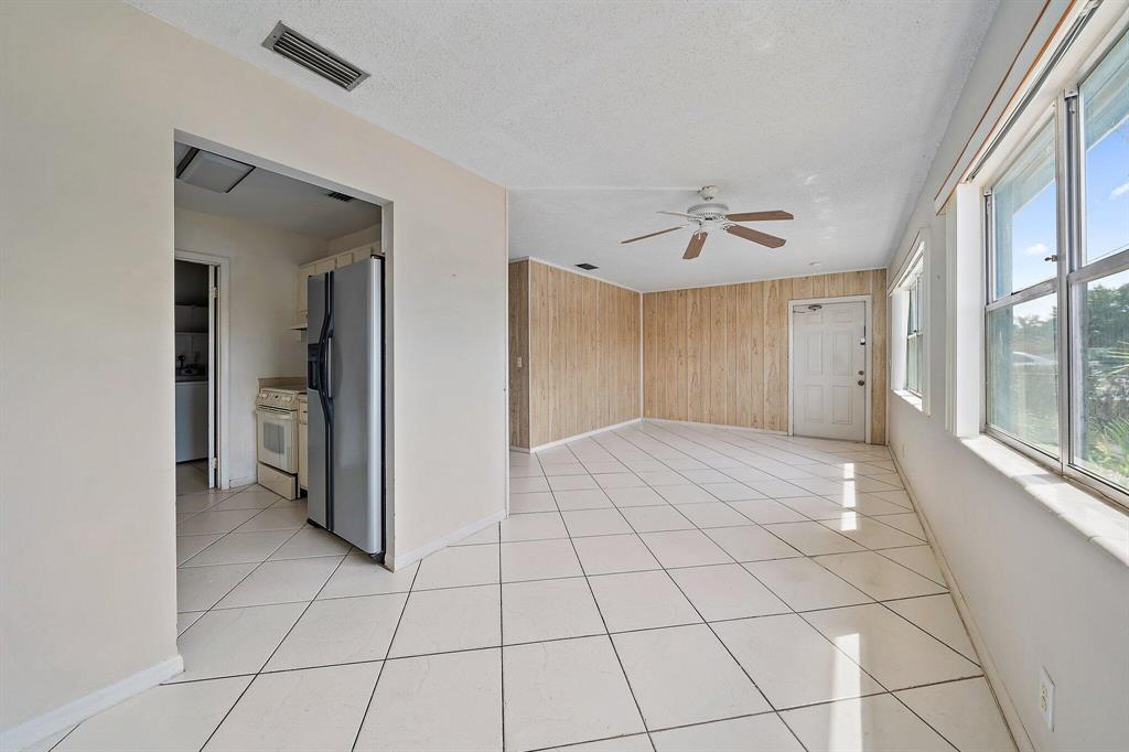 1658 W 10th Street