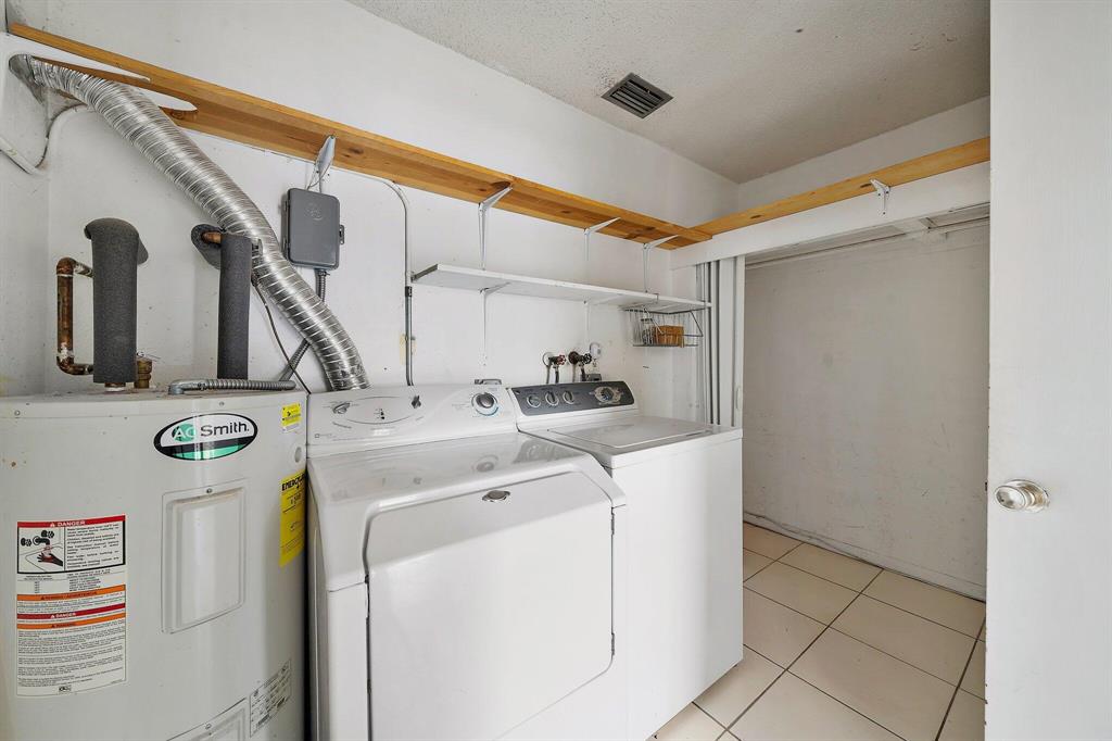 1658 W 10th Street