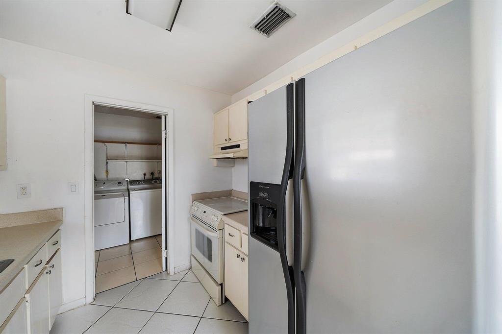 1658 W 10th Street