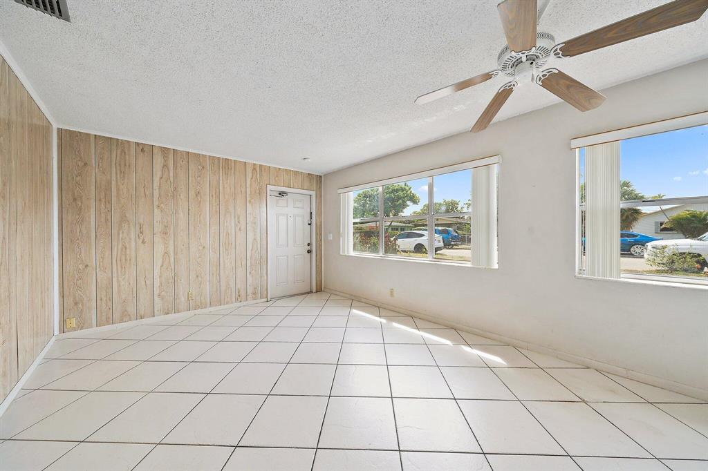 1658 W 10th Street
