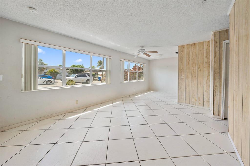 1658 W 10th Street