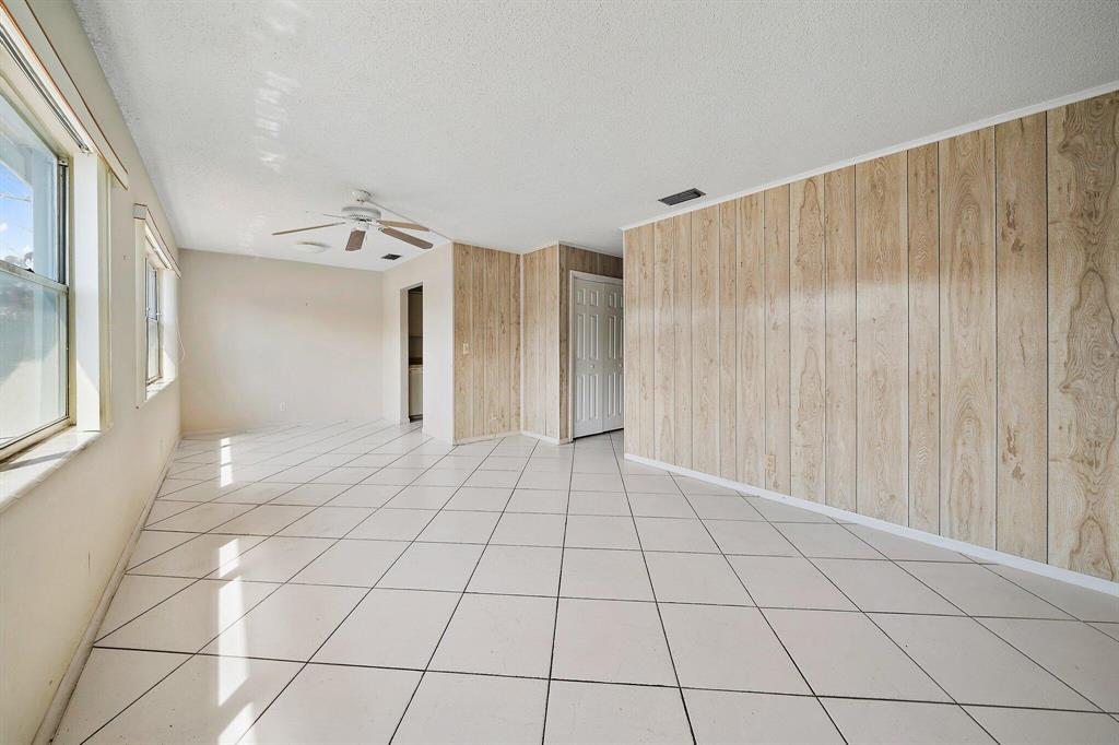 1658 W 10th Street