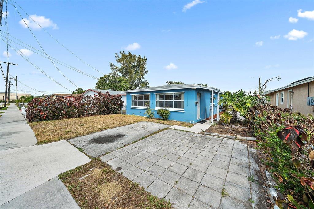 1658 W 10th Street